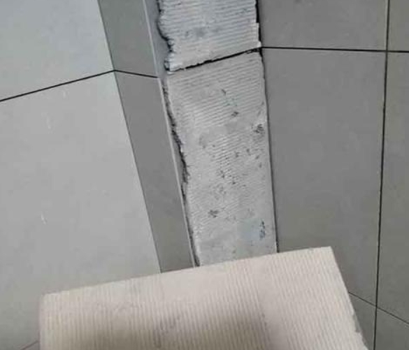 高要瓷砖空鼓维修公司分享下厨房瓷砖脱落的补救措施。